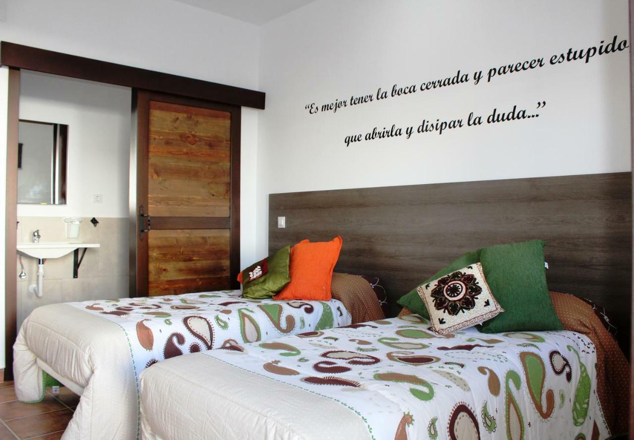 Hostal Almagro - Parking Luaran gambar