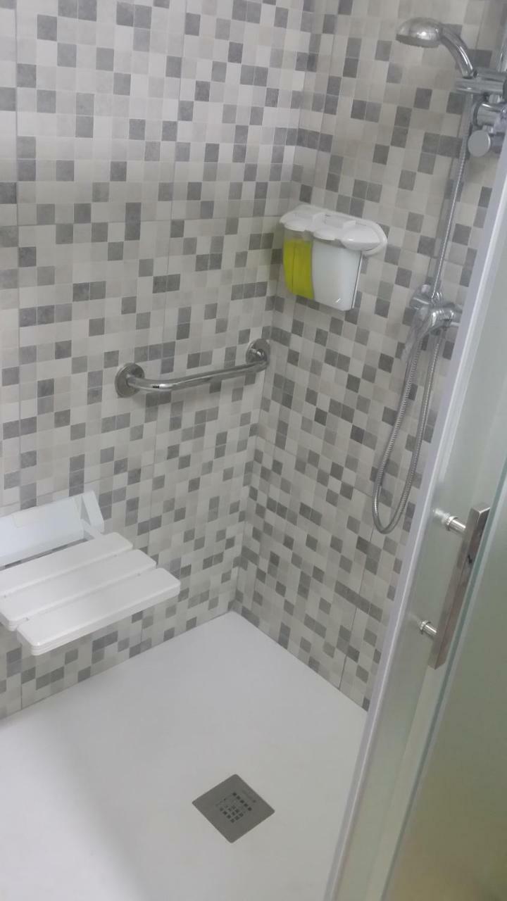 Hostal Almagro - Parking Luaran gambar