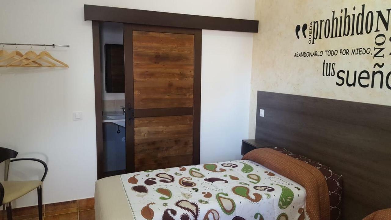Hostal Almagro - Parking Luaran gambar