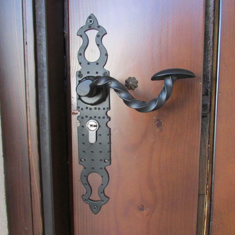 Hostal Almagro - Parking Luaran gambar