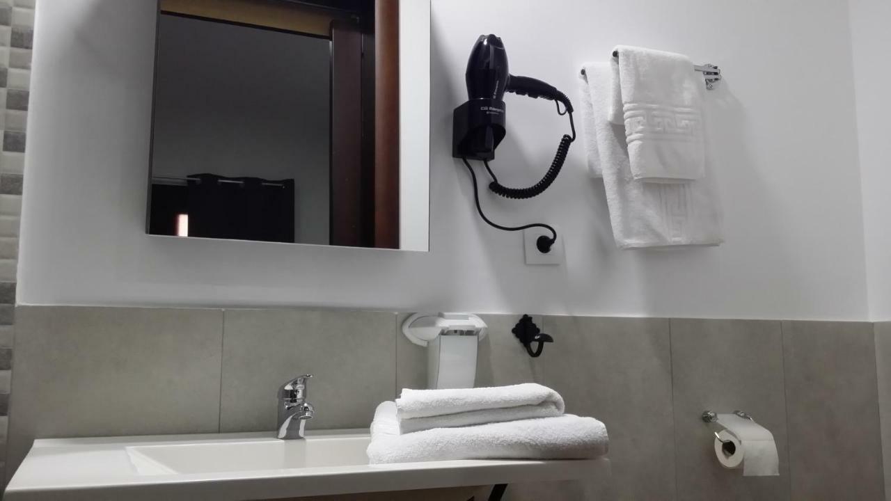 Hostal Almagro - Parking Luaran gambar