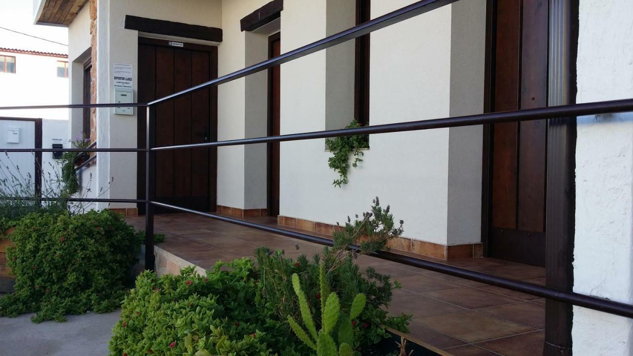 Hostal Almagro - Parking Luaran gambar