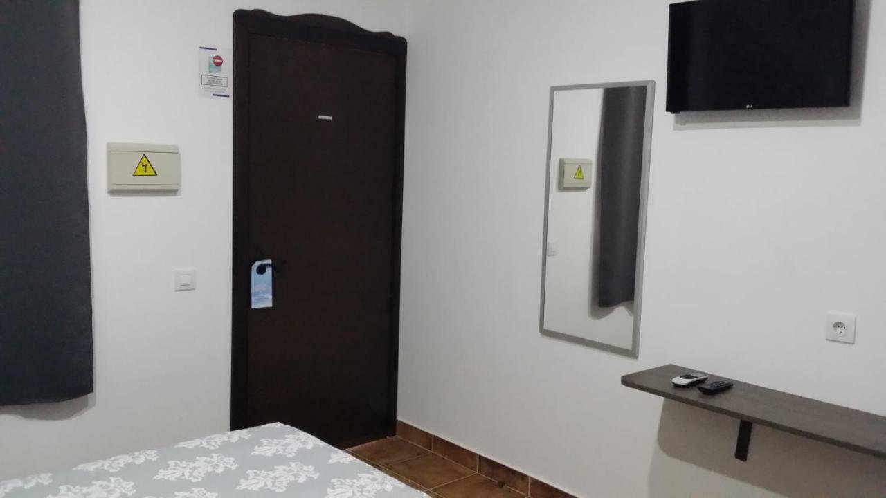 Hostal Almagro - Parking Luaran gambar