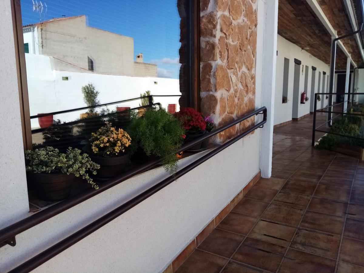 Hostal Almagro - Parking Luaran gambar