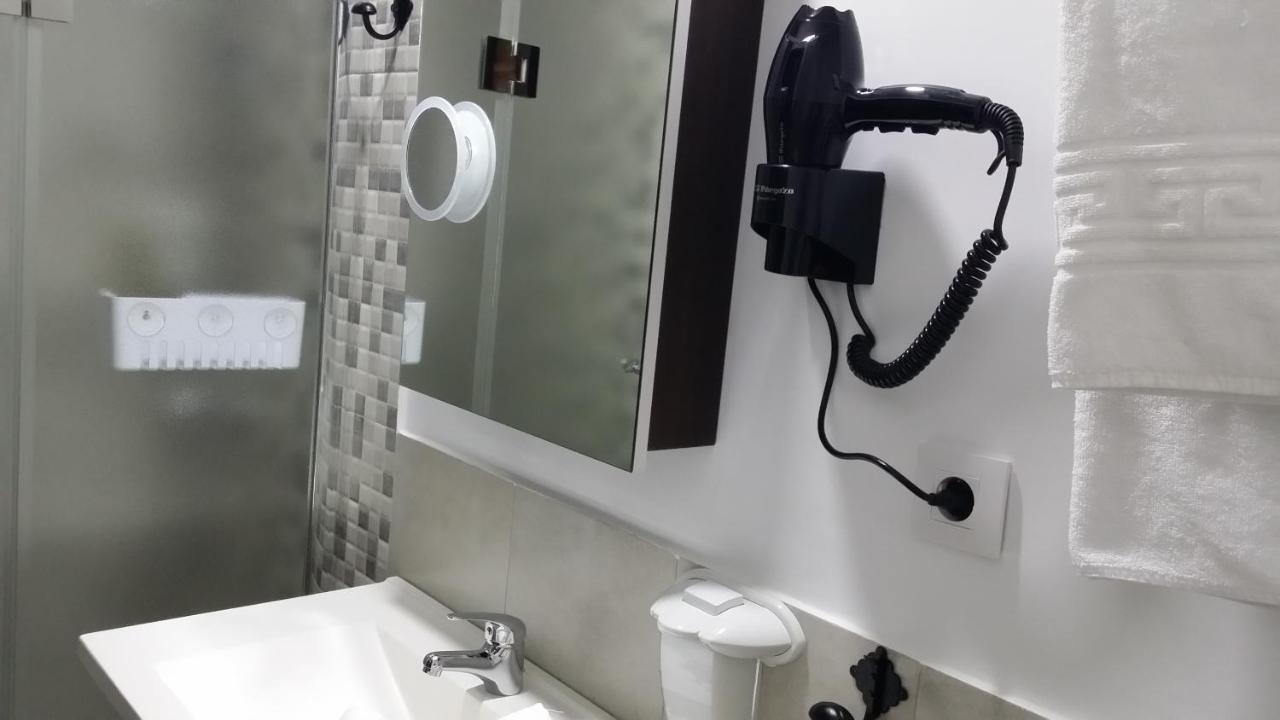 Hostal Almagro - Parking Luaran gambar