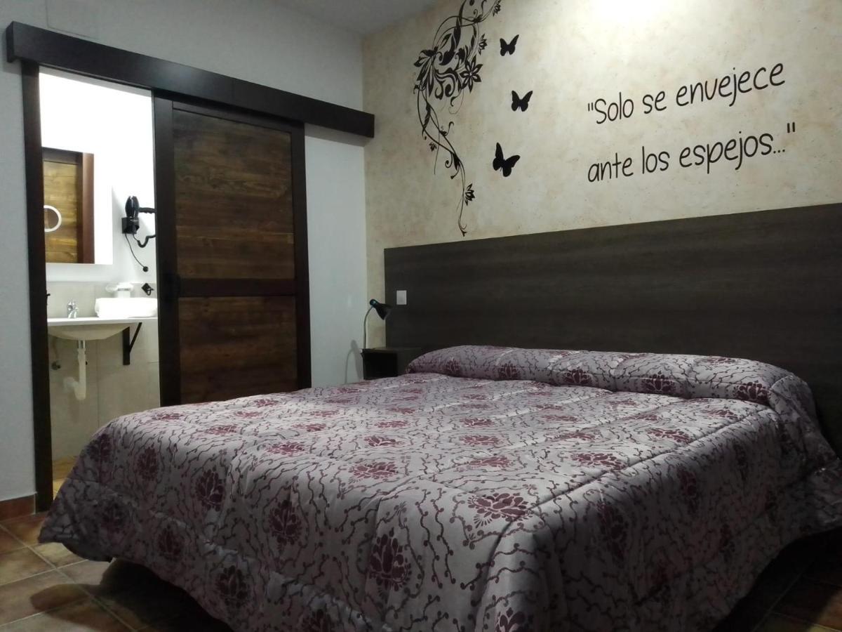 Hostal Almagro - Parking Luaran gambar