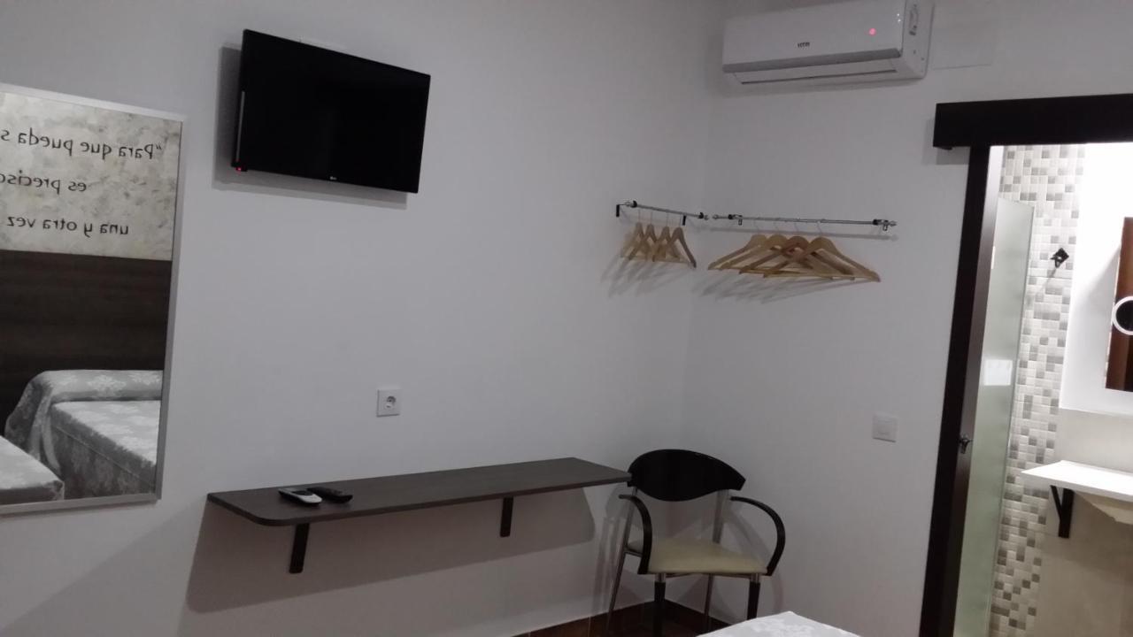 Hostal Almagro - Parking Luaran gambar